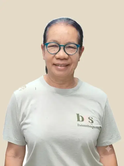 Pimngerm, workshop head and sample maker at l&rsquo;Atelier d&rsquo;Isaan, wearing an Isaanbags t-shirt